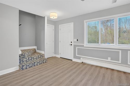 15 N Aspen Rd, Middletown, NY, 10940-6807 | Card Image