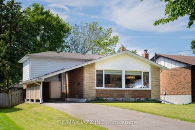 1055 Ronlea Ave, House other with 3 bedrooms, 3 bathrooms and 4 parking in Oshawa ON | Image 2