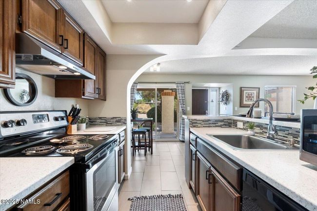 811 E Eugie Ave, Townhouse with 2 bedrooms, 2 bathrooms and null parking in Phoenix AZ | Image 13
