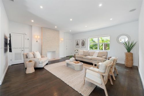 apt-4-4015 N Meridian Ave, Miami Beach, FL, 33140-3310 | Card Image