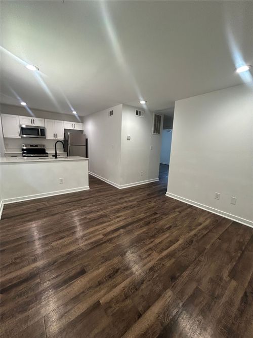 112-321 E 8th Street, Dallas, TX, 75203 | Card Image