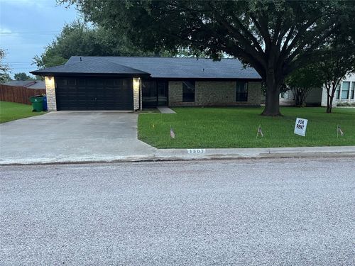 1307 T H Johnson Dr, Taylor, TX, 76574-1277 | Card Image