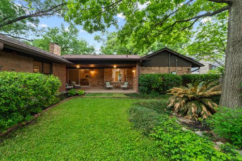 8610 Melshire Dr, Austin, TX, 78757-6916 | Card Image