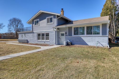 4605 N 107th St, Wauwatosa, WI, 53225-4528 | Card Image