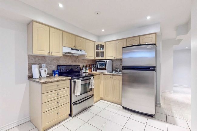 14 Ozner Cres, House attached with 3 bedrooms, 4 bathrooms and 5 parking in Woodbridge ON | Image 17