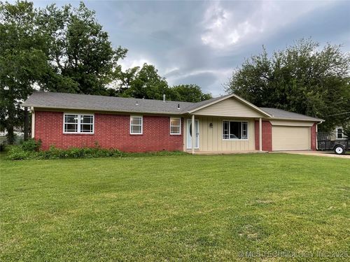 422 N Forest St, Jenks, OK, 74037-2721 | Card Image