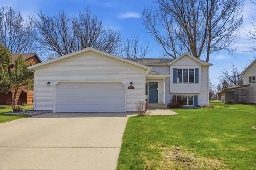 2400 Fairway Dr, Moorhead, MN, 56560-1435 | Card Image