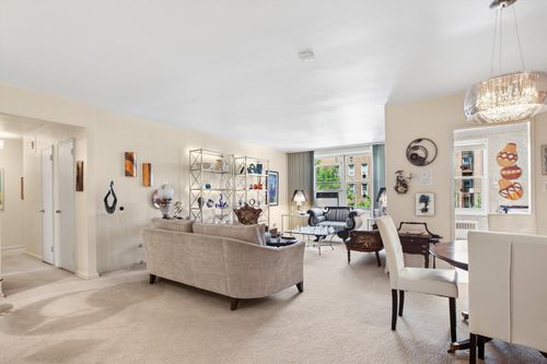 c27-112-20 72nd Dr, Forest Hills, NY, 11375-5616 | Card Image