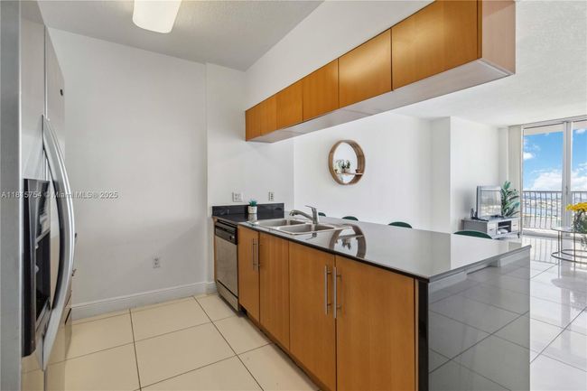 APT-4604 - 1750 N Bayshore Dr, Condo with 1 bedrooms, 1 bathrooms and null parking in Miami FL | Image 7