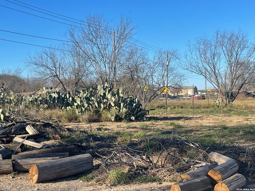 1501 N 1st St, Carrizo Springs, TX, 78834-1901 | Card Image