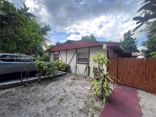 1581 Ne 117th St, Miami, FL, 33161-6911 | Card Image