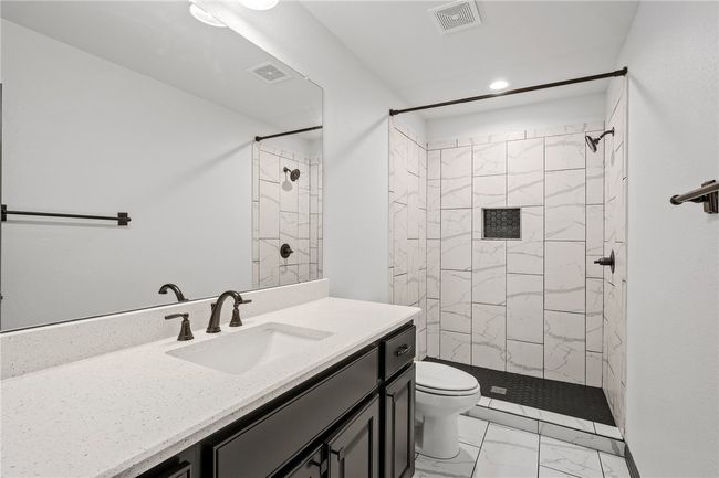 Bathroom 2 | Image 15