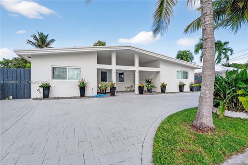 2325 Ne 194th St, Miami, FL, 33180-2127 | Card Image