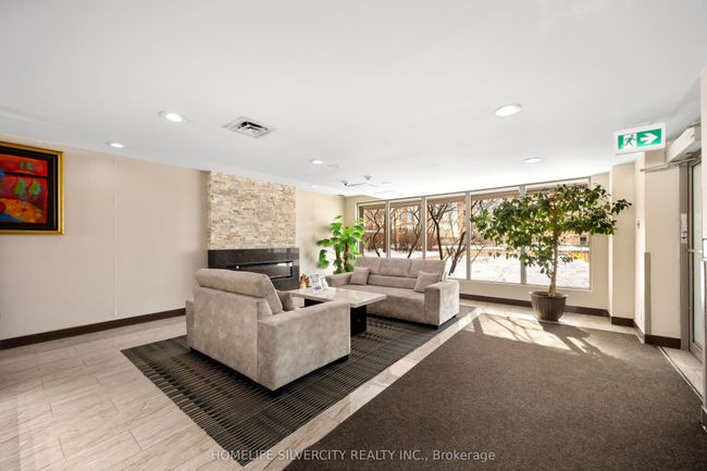913 - 145 Hillcrest Ave, Condo with 3 bedrooms, 2 bathrooms and 1 parking in Mississauga ON | Image 5