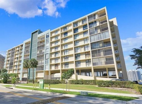 n905-17600 N Bay Rd, Sunny Isles Beach, FL, 33160-2873 | Card Image