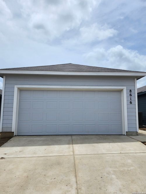 8616 Eucalyptus Hls, San Antonio, TX, 78223-0919 | Card Image