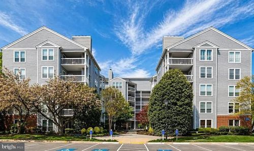 4-d7-3176 Summit Drive, OAKTON, VA, 22124 | Card Image