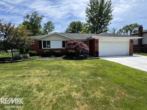 19314 Cooper St, Clinton Township, MI, 48038-3011 | Card Image