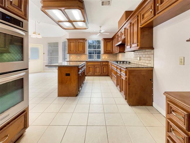 18418 Forest Elms Dr, House other with 5 bedrooms, 4 bathrooms and 2 parking in Spring TX | Image 12