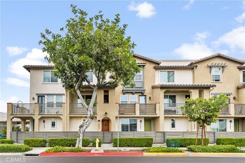 apt-2-2560 Valentina Way, Commerce, CA, 90040-2629 | Card Image