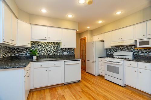 apt-e-4452 W Dakin St, CHICAGO, IL, 60641-2889 | Card Image