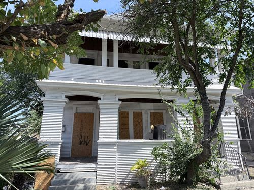 305 W Poplar St, San Antonio, TX, 78212-5582 | Card Image