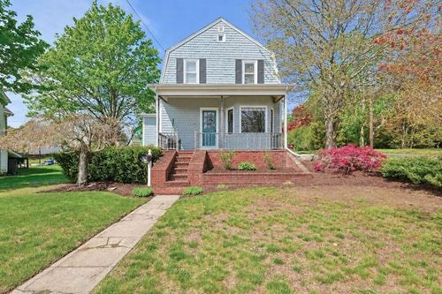 97 Middle Rd, Acushnet, MA, 02743-2672 | Card Image