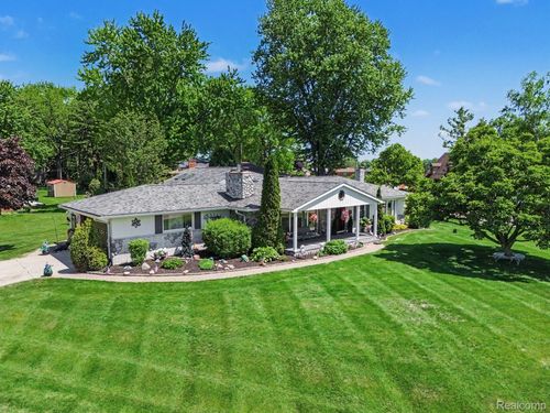 3124 Saint Jude Dr, Waterford Twp, MI, 48329-4361 | Card Image