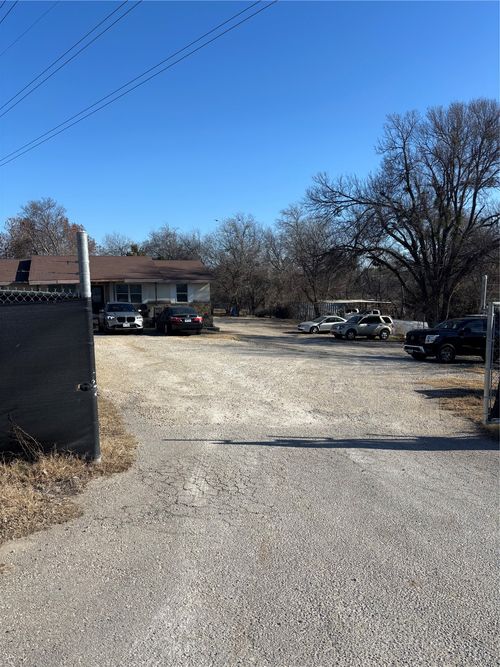 2214 Gardenia Dr, Austin, TX, 78727-1305 | Card Image