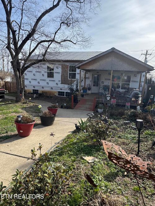 201 W 4th Ave, Lenoir City, TN, 37771-8014 | Card Image