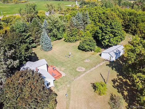 11359 Seymour Rd, Gaines, MI, 48436-9642 | Card Image