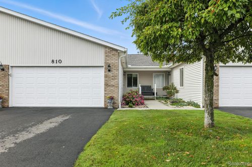 810 Crystal Ln, Marysville, MI, 48040-1536 | Card Image