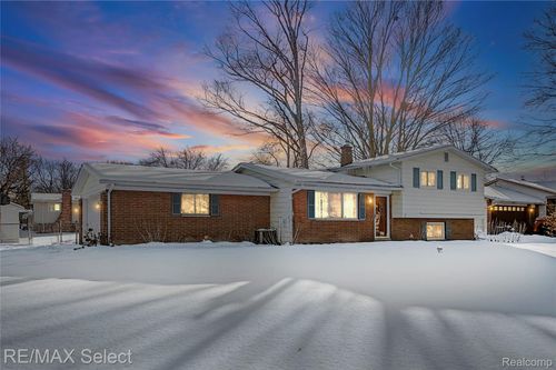 5233 Sagamore Dr, Swartz Creek, MI, 48473-8219 | Card Image