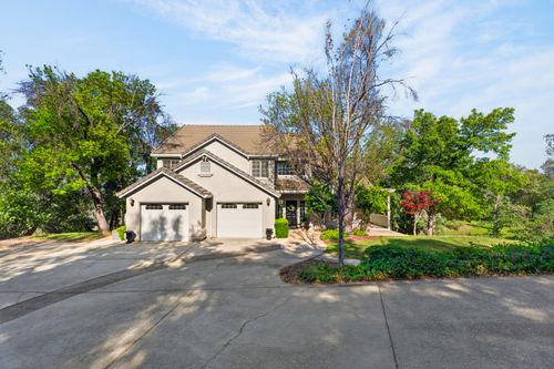 8725 Landmark Cir, Redding, CA, 96001-8711 | Card Image