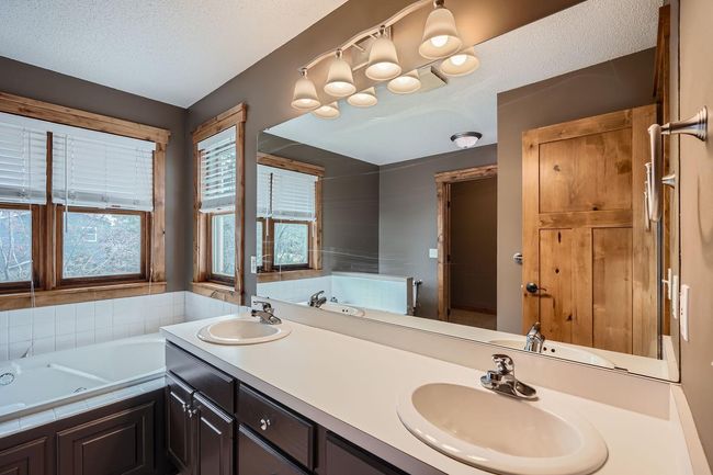 9599 Brookview Cir - Web Quality - 018 - 22 2nd Floor Primary Bathroom.jpg | Image 18