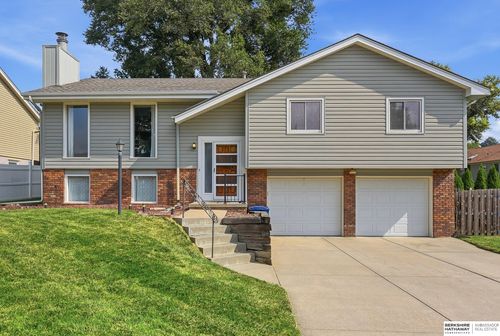 818 Redwood Ln, Papillion, NE, 68046-4719 | Card Image