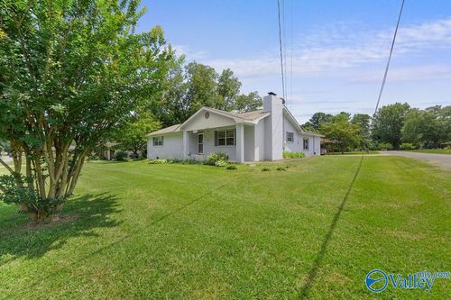 2513 Barnes Dr, Hokes Bluff, AL, 35903-7618 | Card Image