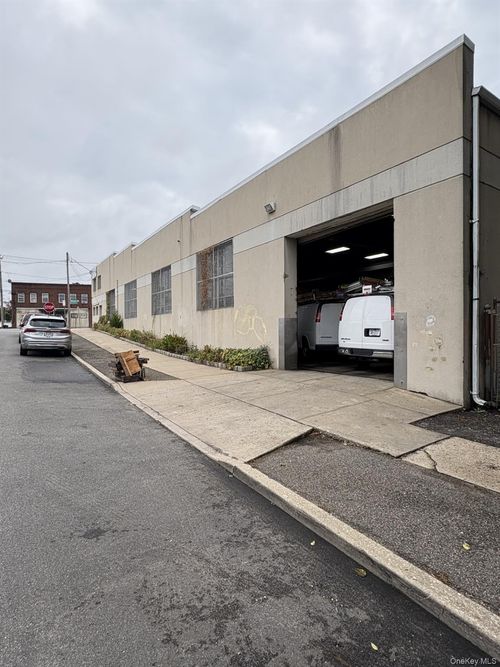 96 Nassau Pl, Hempstead, NY, 11550-4443 | Card Image