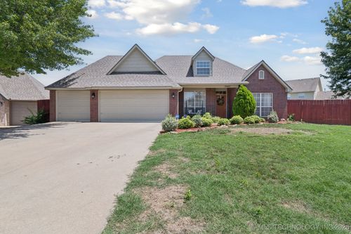 10007 N 101st East Ave, Owasso, OK, 74055-7810 | Card Image