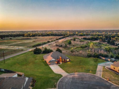 1451 Lookout Cir, Edmond, OK, 73025-2990 | Card Image