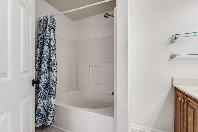 Tub/shower combination in primary bath | Image 22