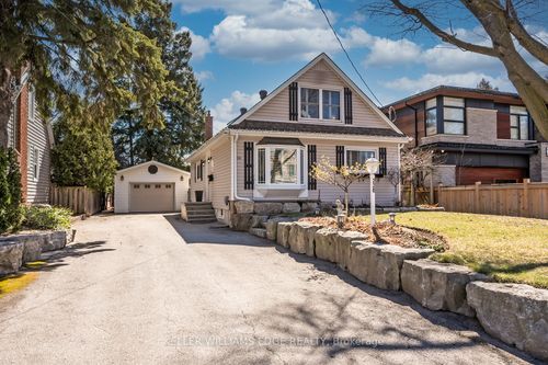 220 Townsend Ave, Burlington, ON, L7T1Z4 | Card Image