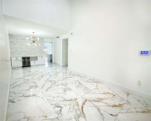 10728-10728 Nw 76th Ln, Medley, FL, 33178-2210 | Card Image