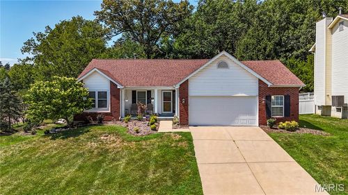 2001 Meramec Meadows Dr, Fenton, MO, 63026-2772 | Card Image