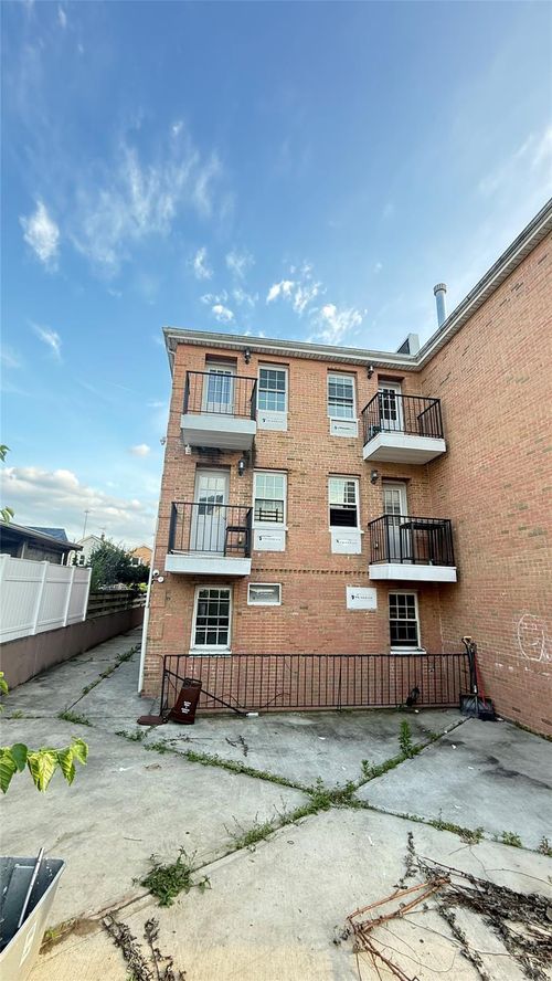 18827 Woodhull Ave, Hollis, NY, 11423-2824 | Card Image