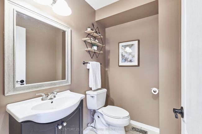 31 Aster Cres, House other with 3 bedrooms, 4 bathrooms and 2 parking in Whitby ON | Image 8