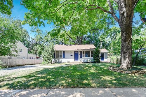 8530 Grandview Ln, Overland Park, KS, 66212-3516 | Card Image