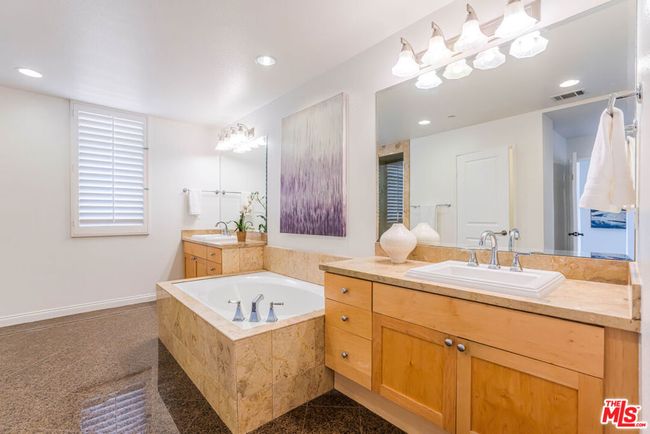 APT-335 - 5625 Crescent Park W, Condo with 2 bedrooms, 3 bathrooms and 2 parking in Playa Vista CA | Image 12