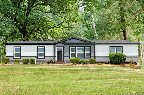 200 Lolita Dr, Lytle, TX, 78052-3944 | Card Image