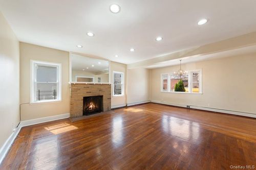 14 Alder St, Yonkers, NY, 10701-4502 | Card Image